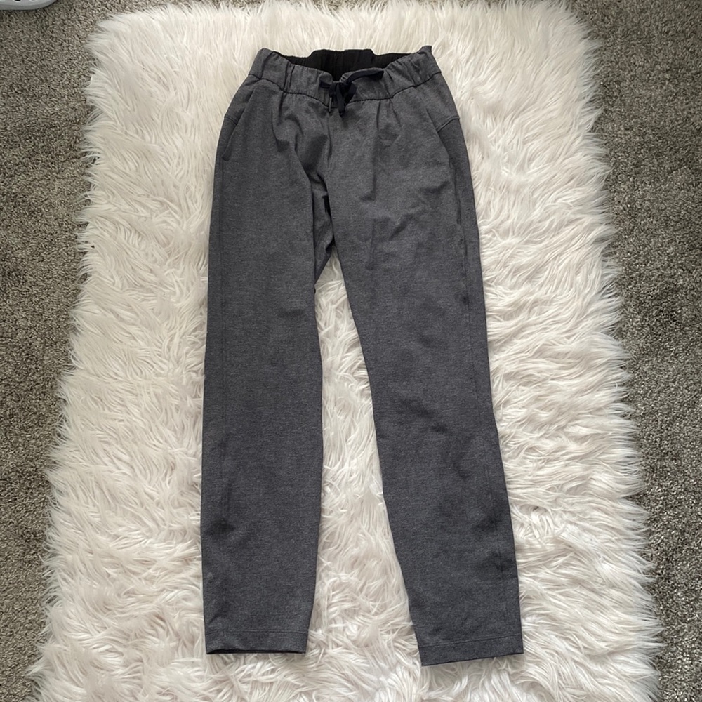 Lululemon On The Fly Pants *Full on Luxtreme 27” size 2